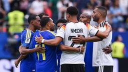 Gebet am Mittelkreis bei Deutschland gegen Curacao