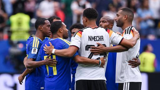 Gebet am Mittelkreis bei Deutschland gegen Curacao