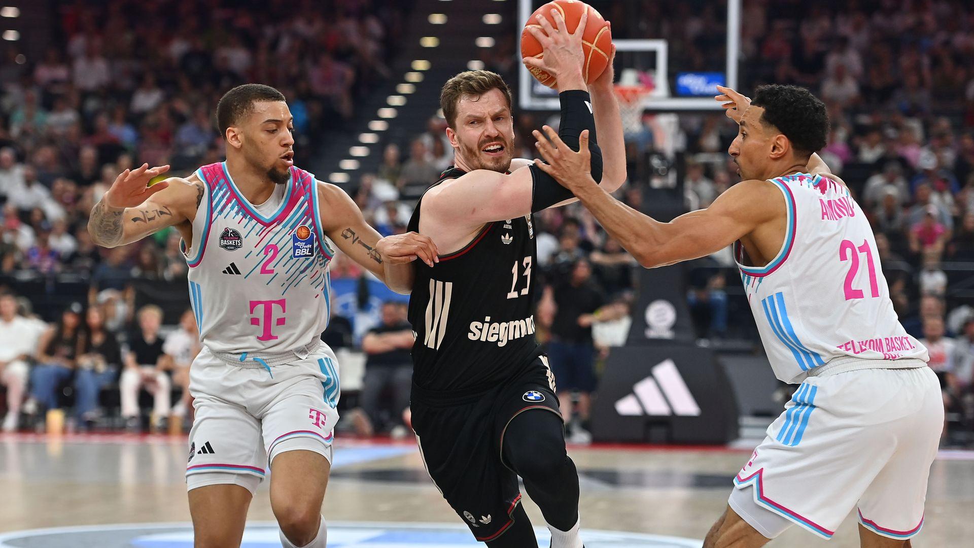 Bayern legt im Halbfinale gegen Bonn vor