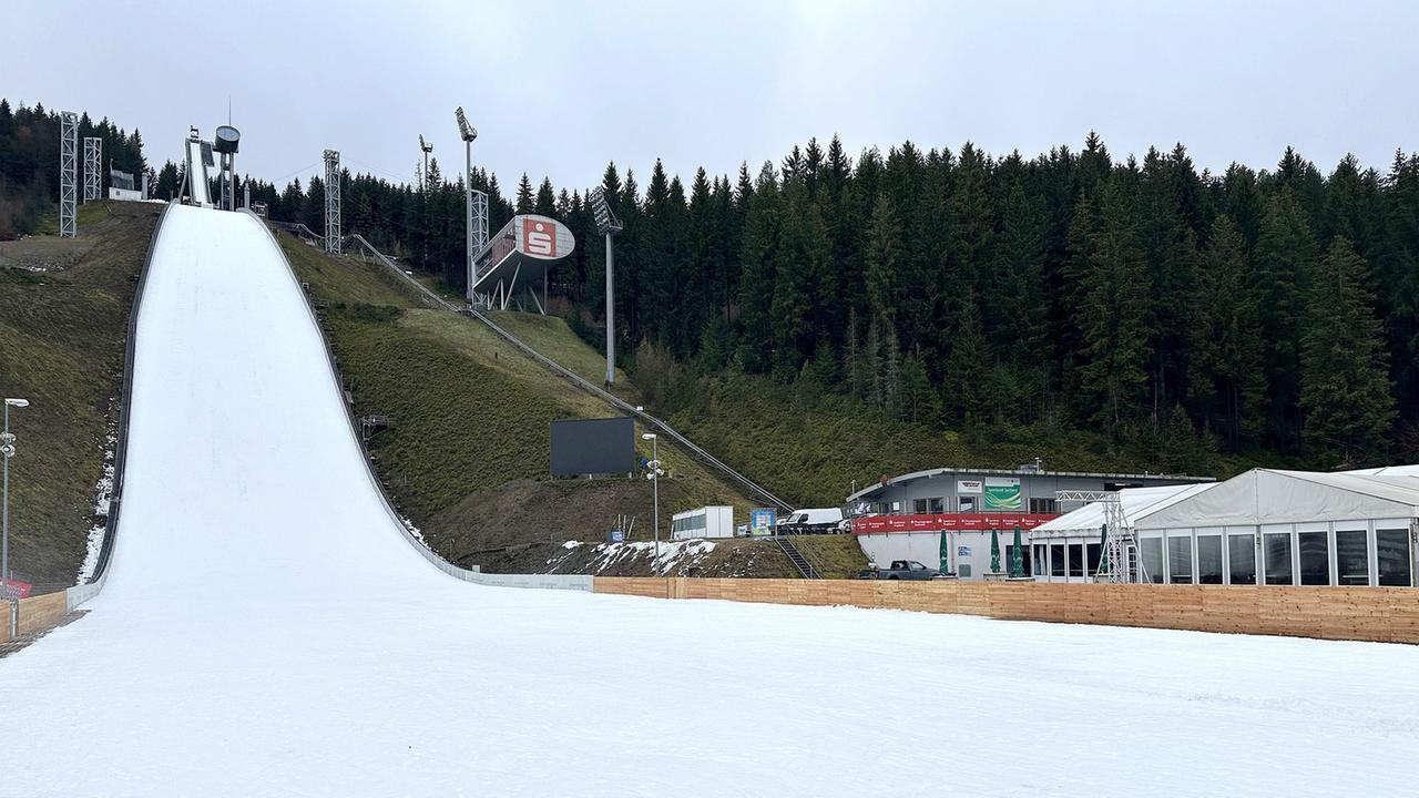 Klingenthal World Cup ski jumping secured despite spring-like temperatures