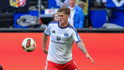 Hamburgs Moller Wolfe David am Ball
