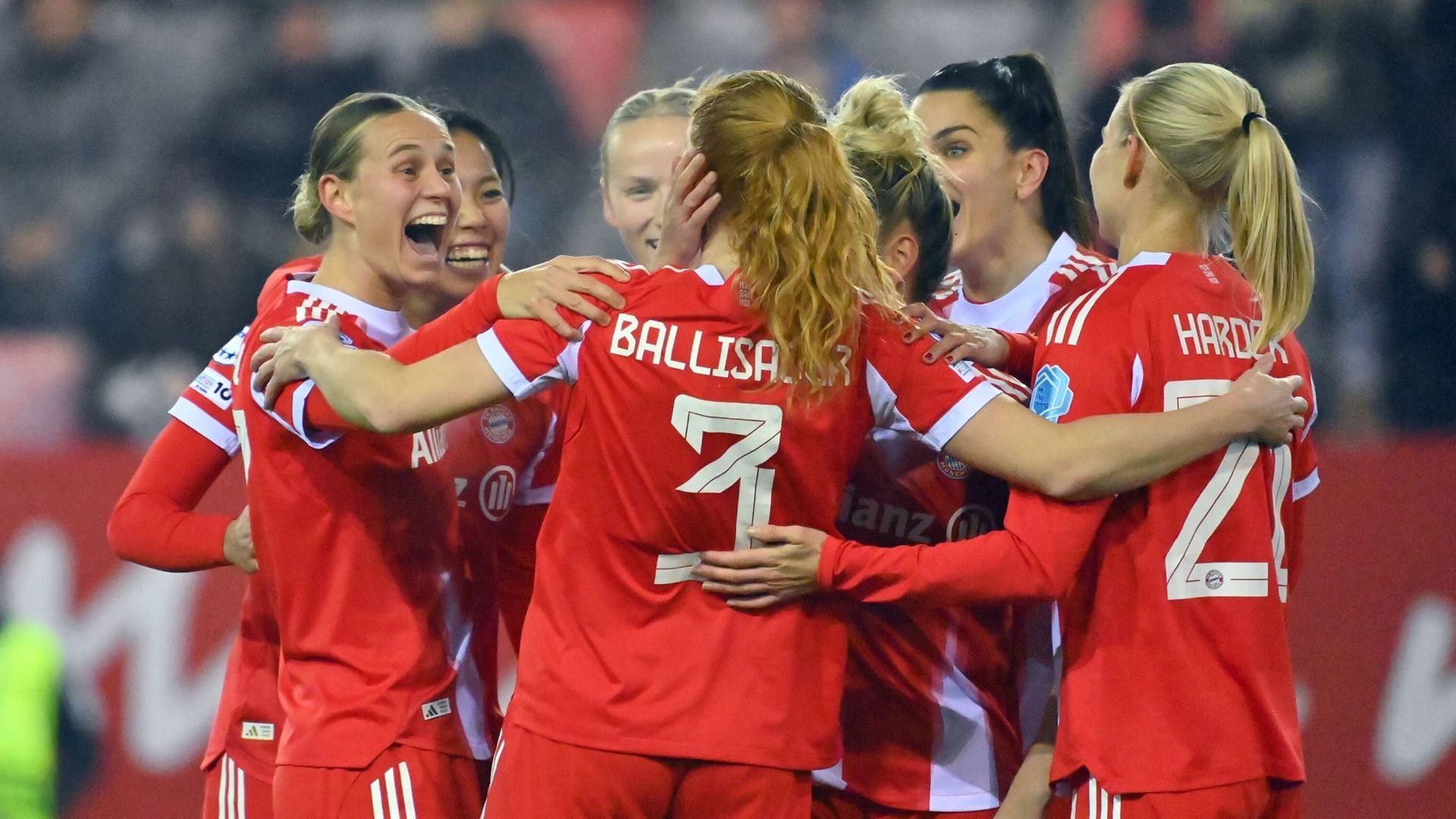 FC Bayern Frauen siegen gegen Vålerenga | picture alliance / SvenSimon | Frank Hoermann