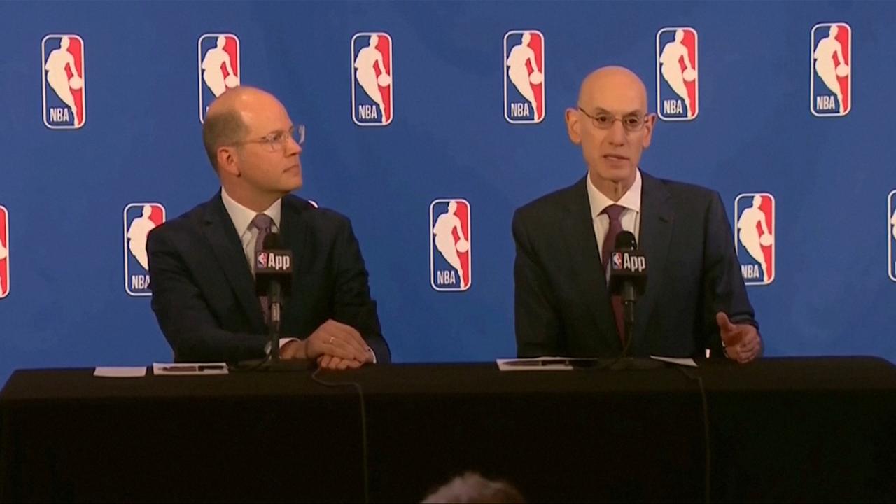 Adam Silver und Andreas Zagklis auf einer PK