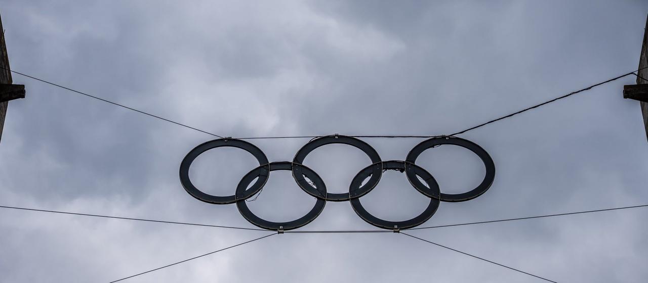  Die Olympischen Ringe am Olympiastadion