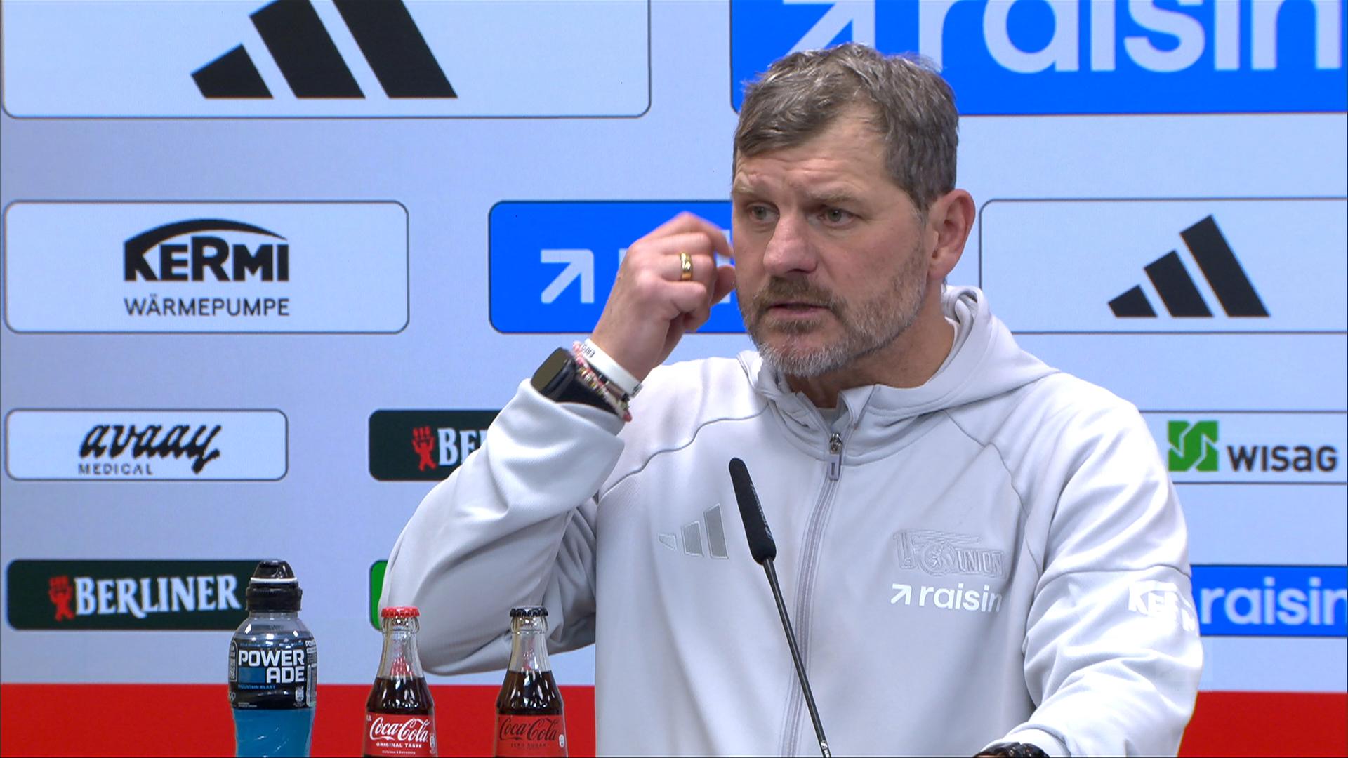 Steffen Baumgart auf der Pressekonferenz | sportschau