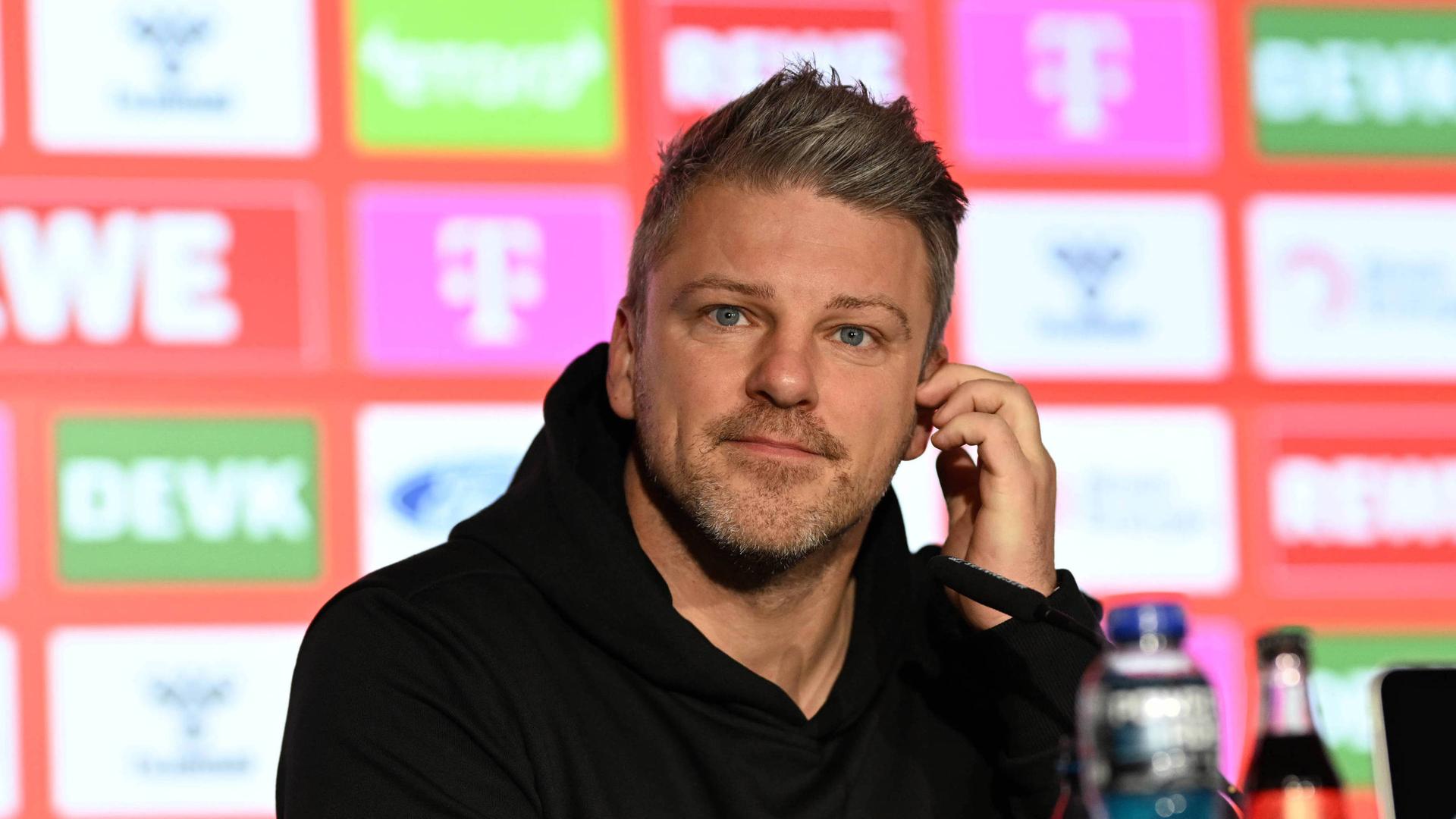 Lukas Kwasniok auf der Pressekonferenz des 1. FC Köln | IMAGO/Jan Huebner