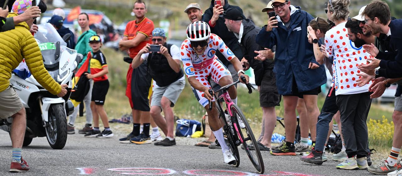 RichRichard Carapaz bei der 20. Etappe am Berg