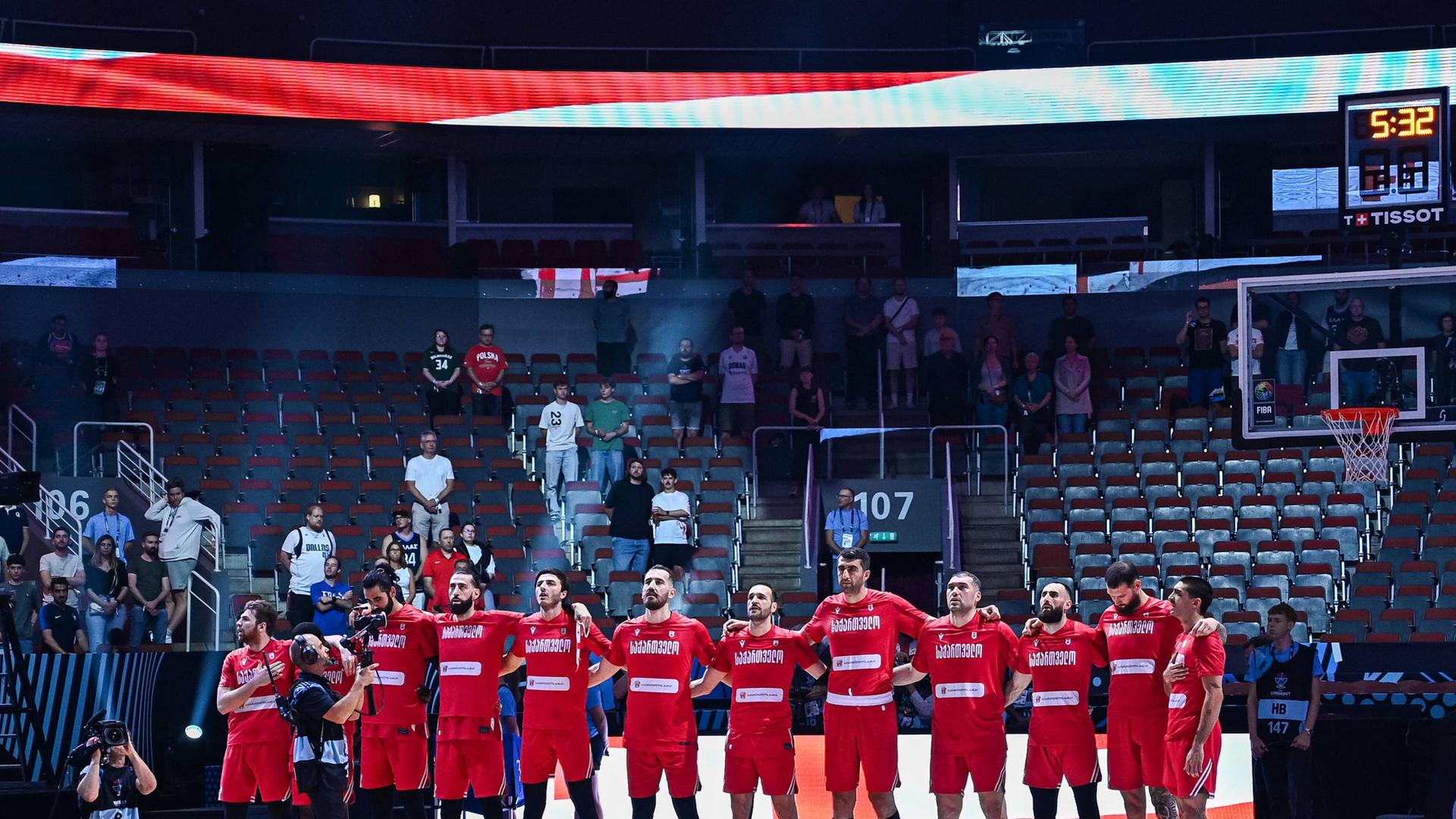 Wenig Zuschauer beim EM-Achtelfinale Georgien gegen Frankreich | imago