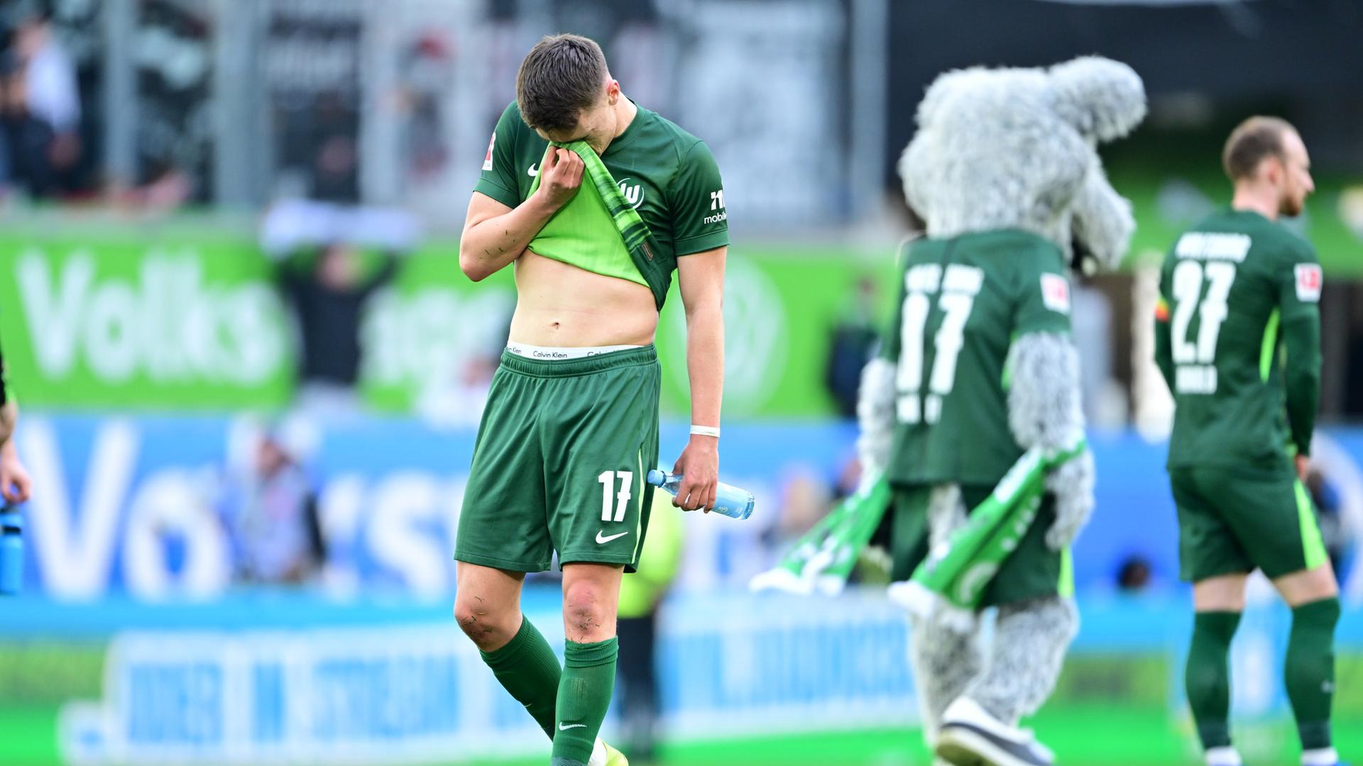 Frust beim VfL Wolfsburg und Dzenan Pejcinovic (Nr. 17) | Tim Groothuis/Witters