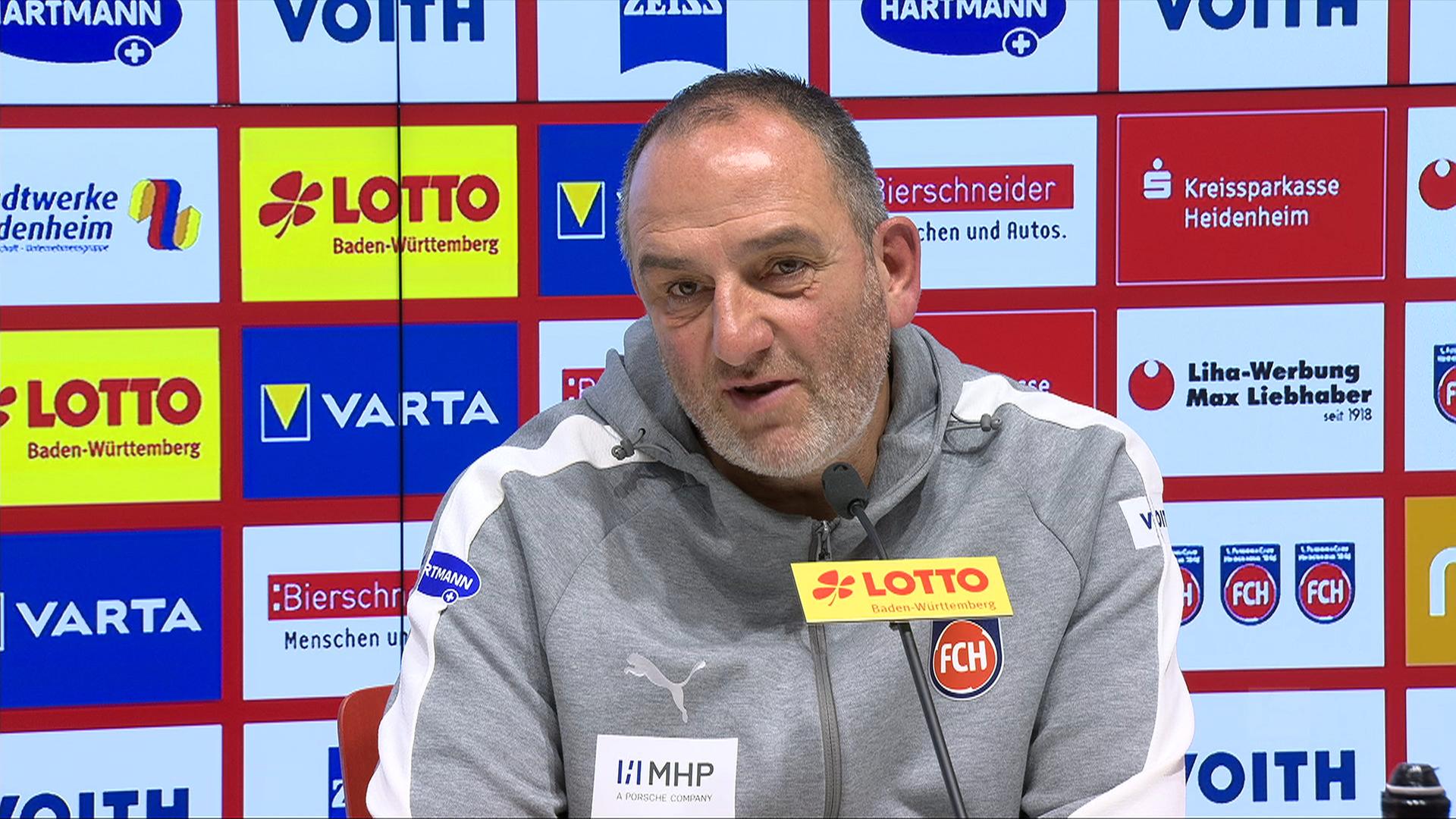 Heidenheims Trainer Frank Schmidt spricht auf der Pressekonferenz | Sportschau
