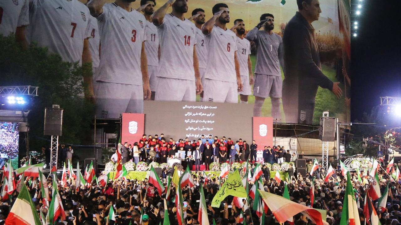 Iran verabschiedet Nationalteam zur WM mit martialischer Zeremonie
