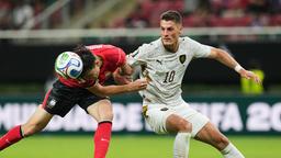Tschechiens Patrik Schick (r.) im Duell mit Südkoreas Kim Min-jae