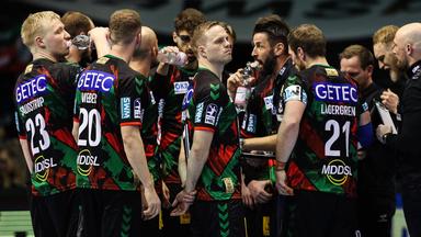  Bennet Wiegert und Omar Ingi Magnusson in der Auszeit