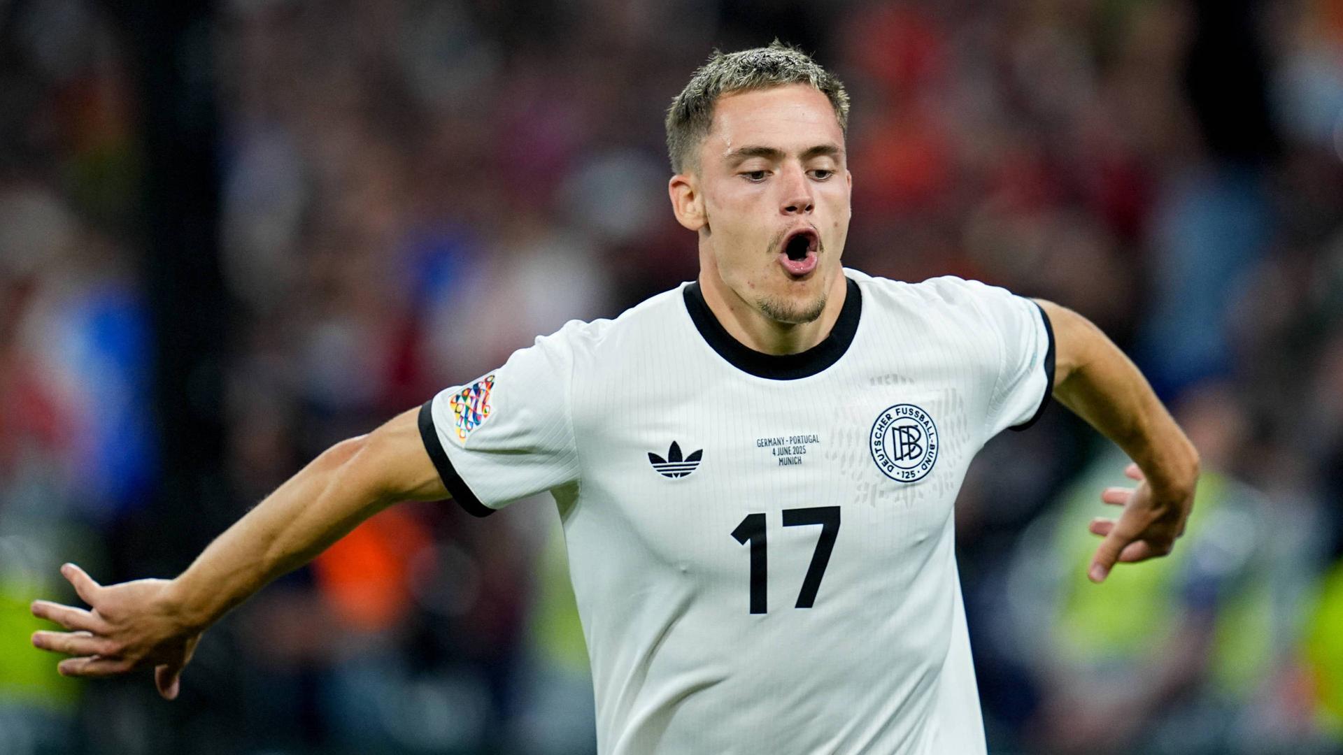 Florian Wirtz setzt nach seinem Treffer zum Jubel an  | IMAGO/Goal Sports Images