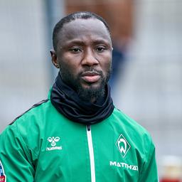 Werder-Spieler Naby Keita schlendert zum Training.