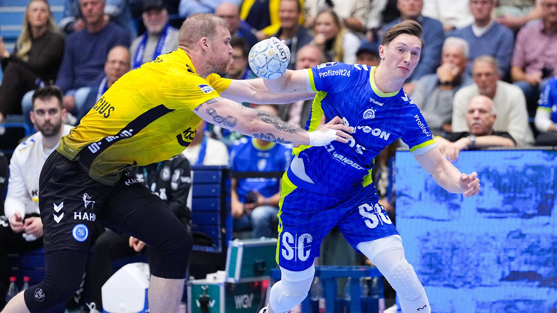  Ole Pregler vom ,TSV Gummersbach beim Wurf | IMAGO/Maximilian Koch