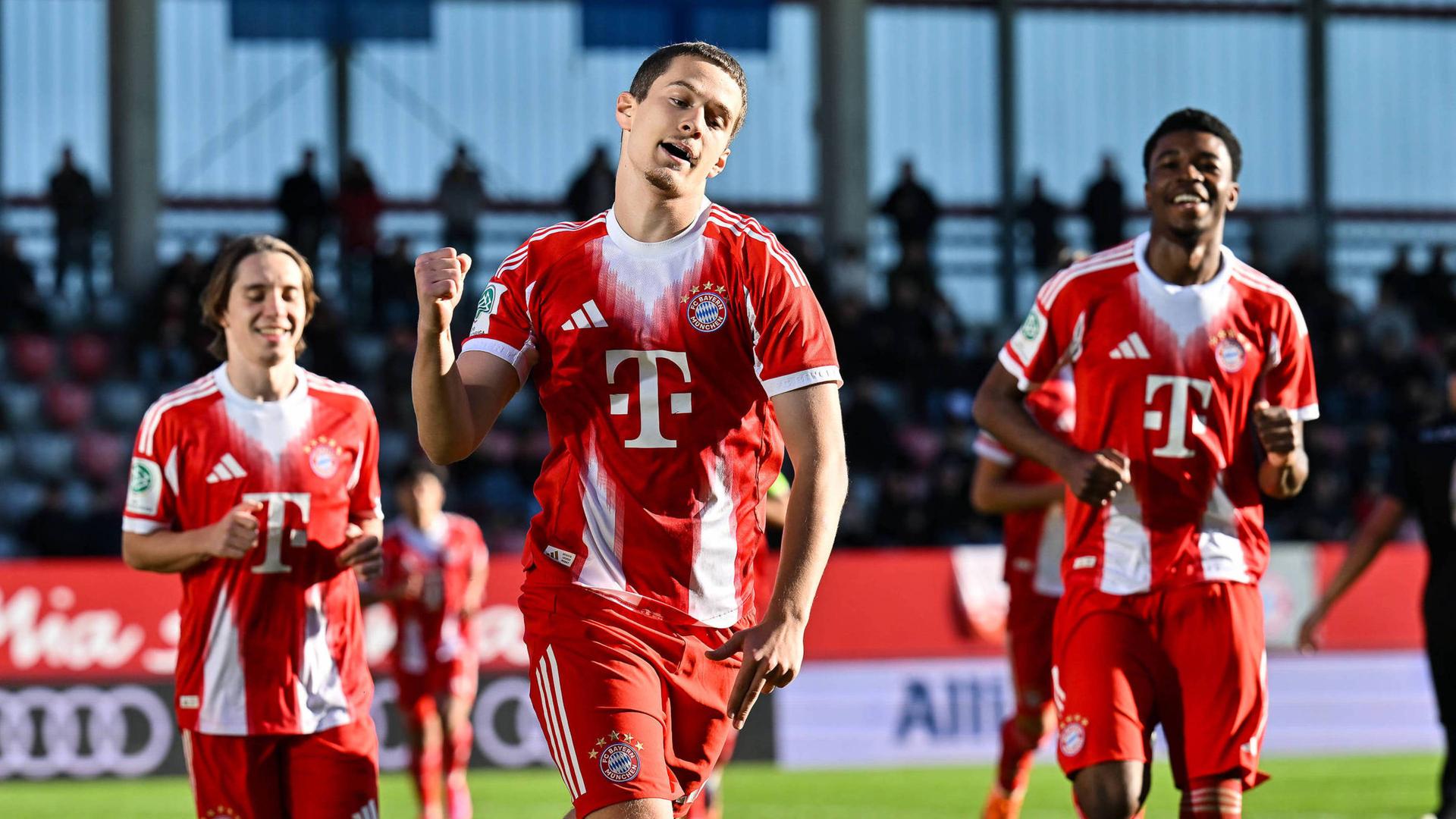Bayern Münchens U19-Spieler jubeln in der UEFA Youth League (Dezember 2025) | IMAGO/BEAUTIFUL SPORTS/Goldberg