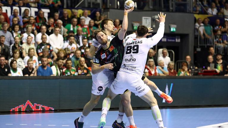 Albin Lagergren (Magdeburg, 21) wirft ein Tor | IMAGO/Jan Huebner Albin Lagergren (Magdeburg, 21) wirft ein Tor