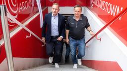 Mauro Lustrinelli, der neue Trainer von Union Berlin, und Geschäftsführer Horst Heldt im Stadion An der Alten Försterei (Quelle: IMAGO / Matthias Koch)