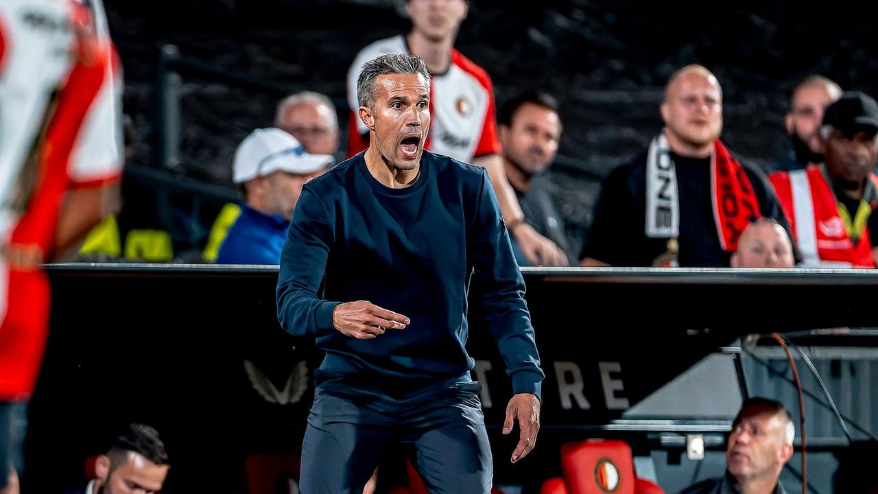 Van-Persie-legt-im-Trainerduell-mit-Mourinho-vor