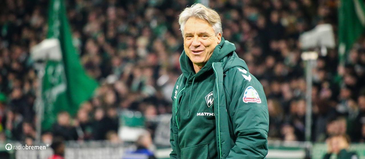 Horst Steffen steht im Weser-Stadion und lächelt.