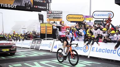 Thymen Arensman freut sich über seinen Erfolg auf der 14. Etappe