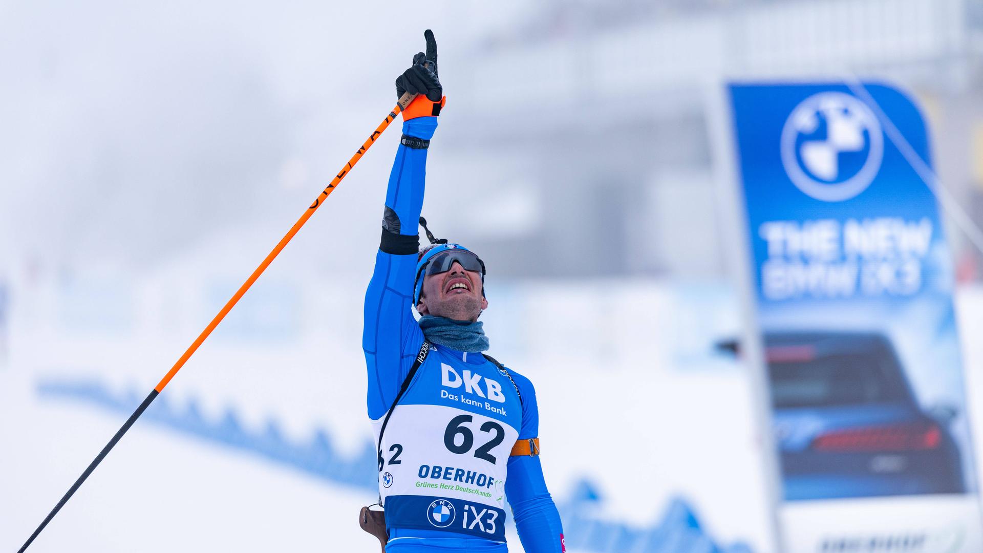 Biathlet Tommaso Giacomel jubelt Ã¼ber seinen Sieg in Oberhof | imago