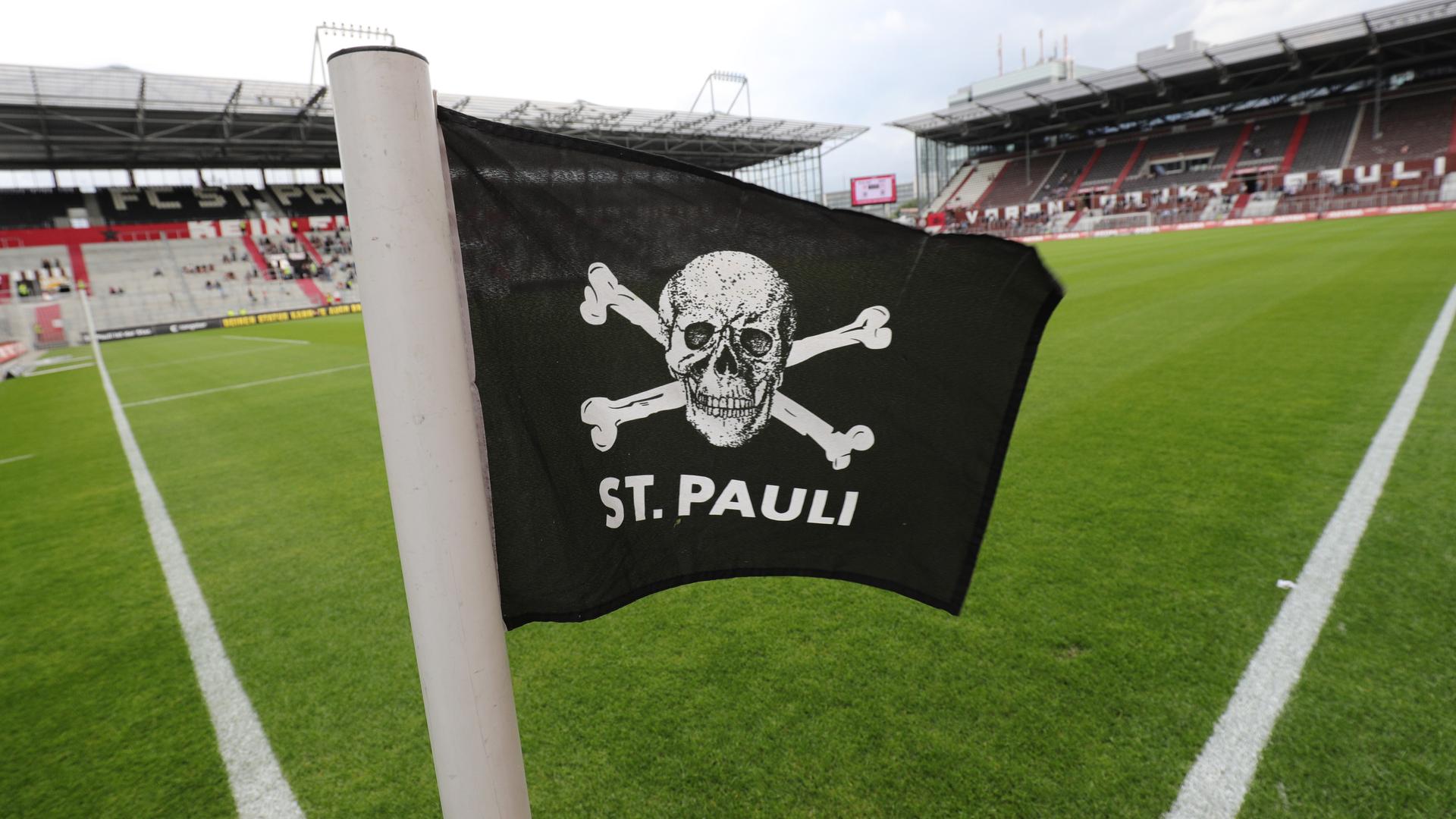 Die Eckfahne von St. Pauli | WDR / picture alliance/dpa