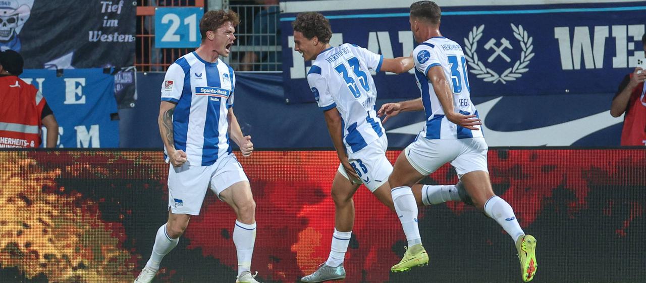  Hertha BSC jubelt nach seinem Tor zum 0 zu 1.