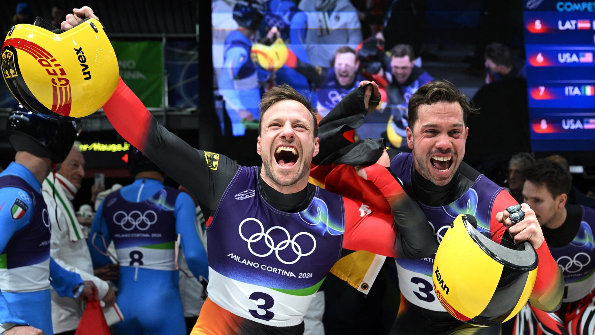 Tobias Wendl und Tobias Arlt jubeln. | dpa/Michael Kappeler