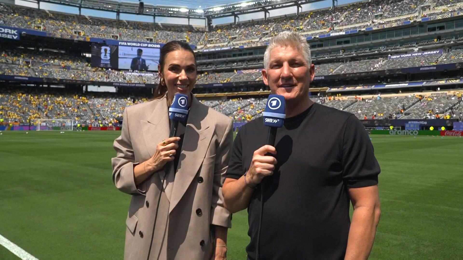 Esther Sedlaczek und Bastian Schweinsteiger | Sportschau