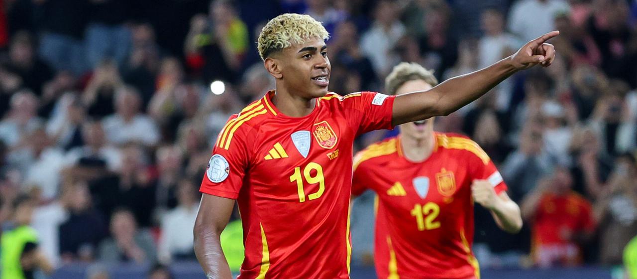 Spaniens Lamine Yamal jubelt