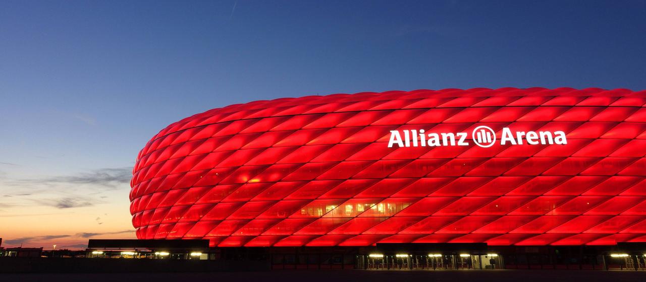Allianz Arena në perëndim të diellit