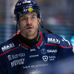 Portrait: Hokey-Spieler Lance Bouma auf dem Spielfeld