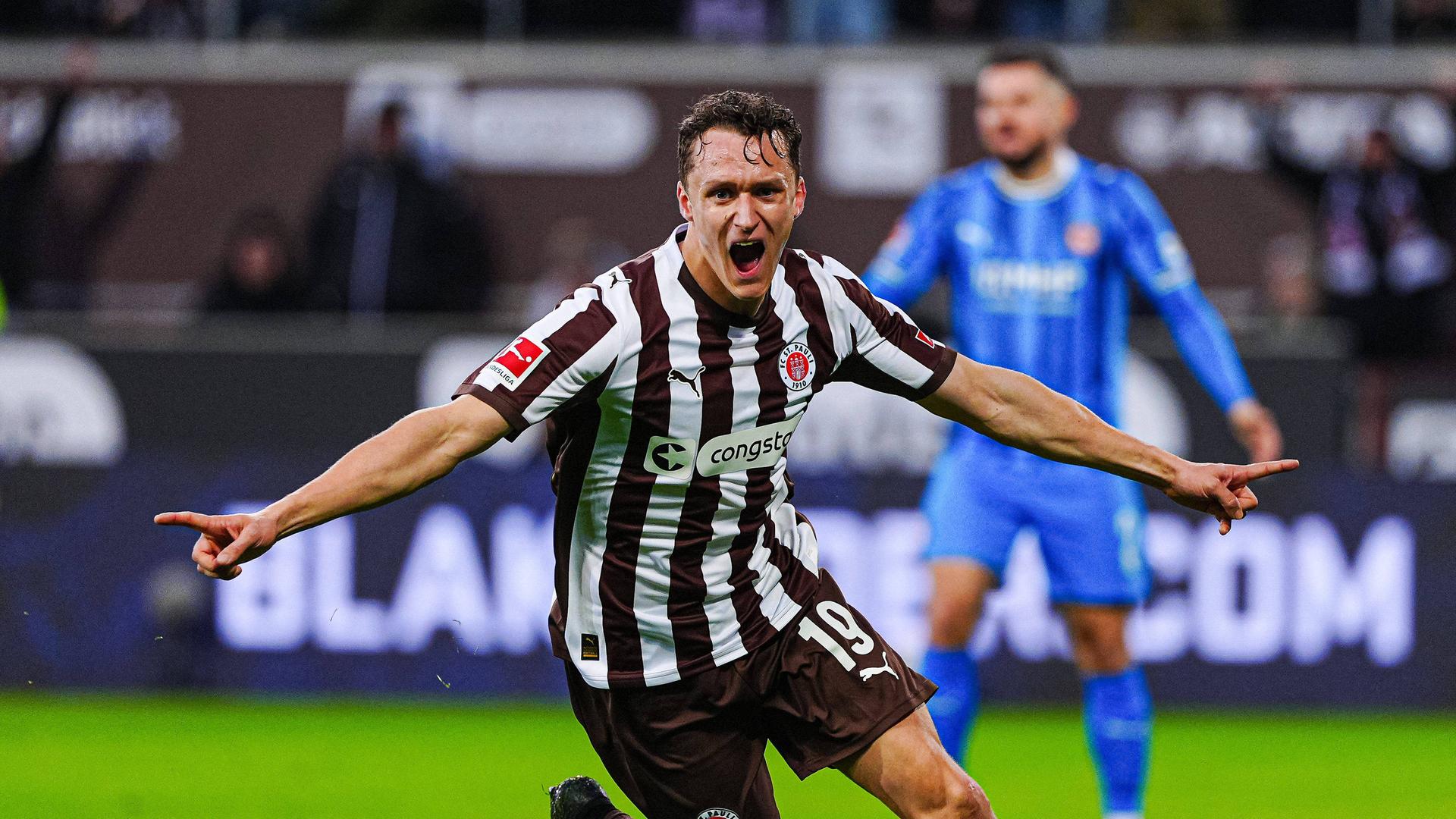 St. Paulis Martijn Kaars bejubelt seinen ersten Bundesliga-Treffer | IMAGO/Eibner-Pressefoto/Marcel von Fehrn