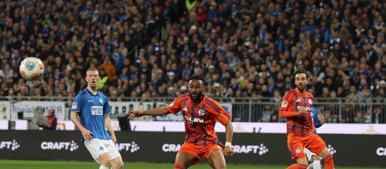 Moussa Sylla im Strafraum der Darmstädter