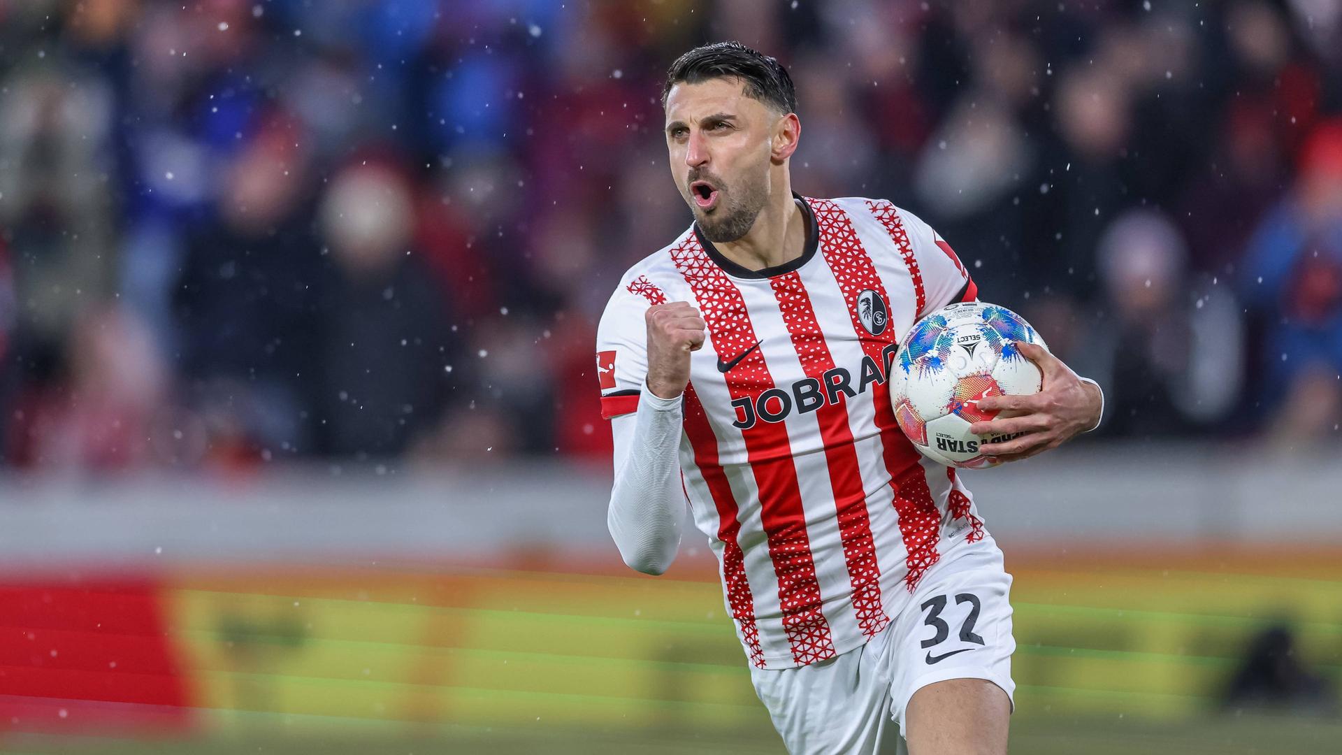 Freiburg siegt mühsam gegen dezimierte Hamburger