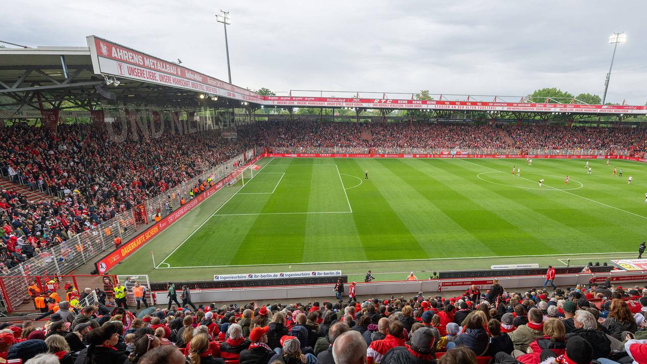 Union bestätigt neue Pläne: Verein bestätigt: Stadion von Union Berlin soll nur noch auf 34.500 Plätze ausgebaut werden Union bestätigt neue Pläne: Verein bestätigt: Stadion von Union Berlin soll nur noch auf 34.500 Plätze ausgebaut werden