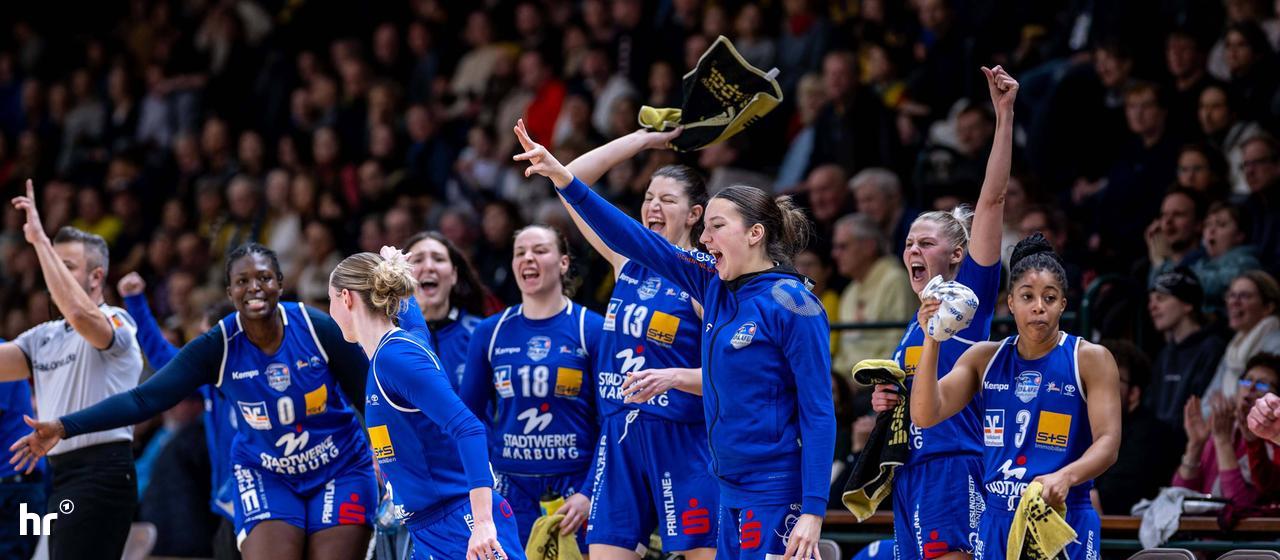 Die Spielerinnen des BC Marburg jubeln