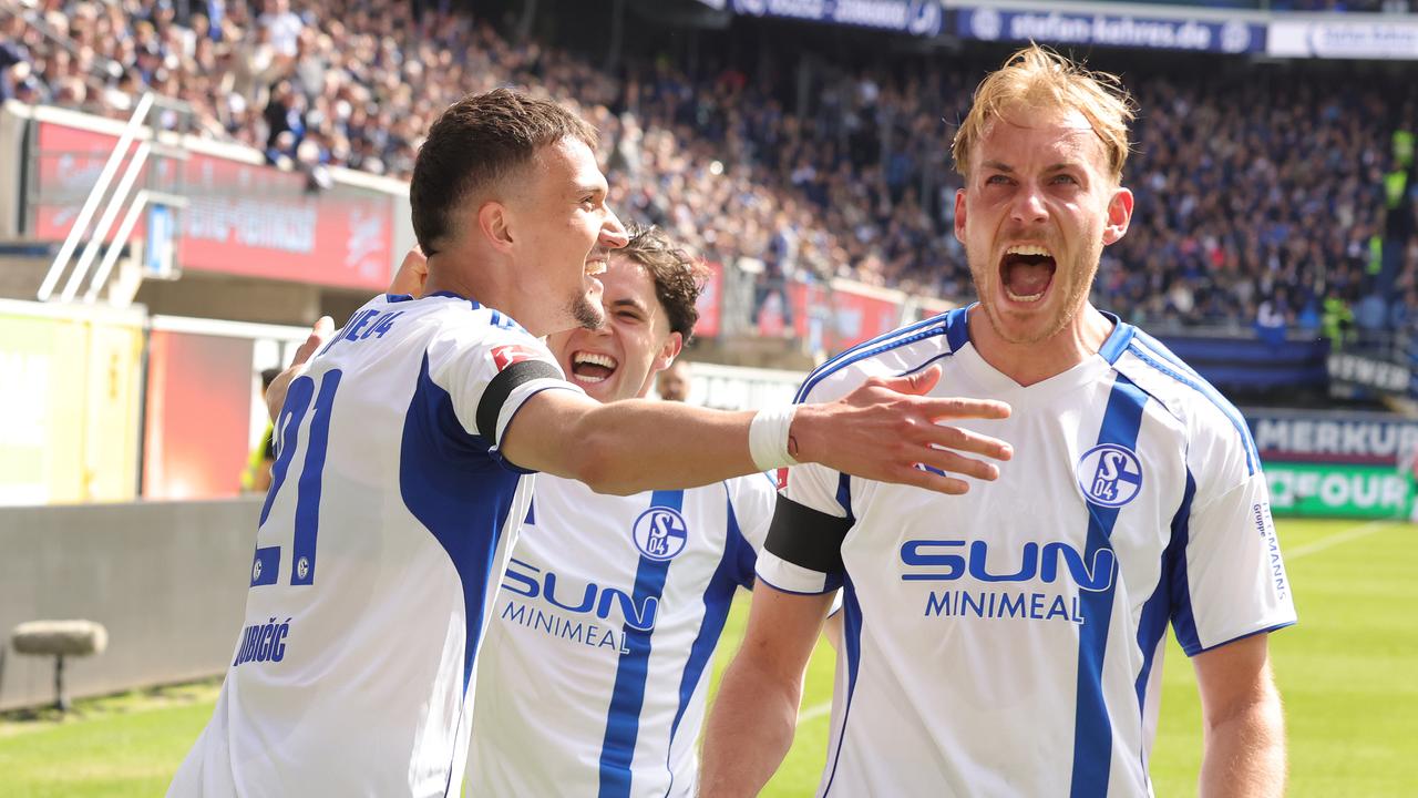 Schalke dreht das Spitzenspiel in Paderborn