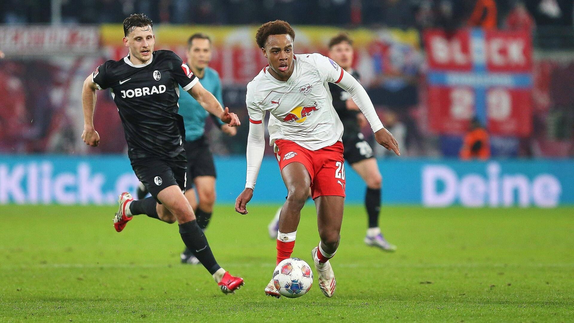 Maximilian Eggestein (8, SC Freiburg) und Assan Ouédraogo (20, RBL) | IMAGO / dts Nachrichtenagentur