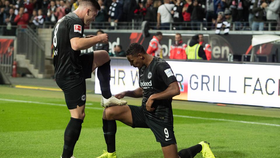 Luka Jovic jubelt über sein Tor gegen Fortuna Düsseldorf | dpa/Arne Dedert Luka Jovic jubelt über sein Tor gegen Fortuna Düsseldorf
