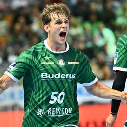 Der HC Erlangen feiert den Klassenerhalt