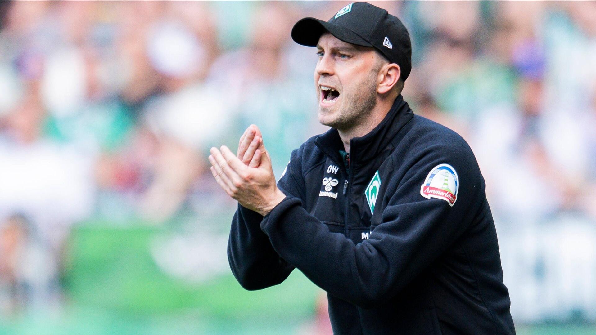 Trainer Ole Werner gestikuliert auf dem Fußballplatz | IMAGO / Noah Wedel