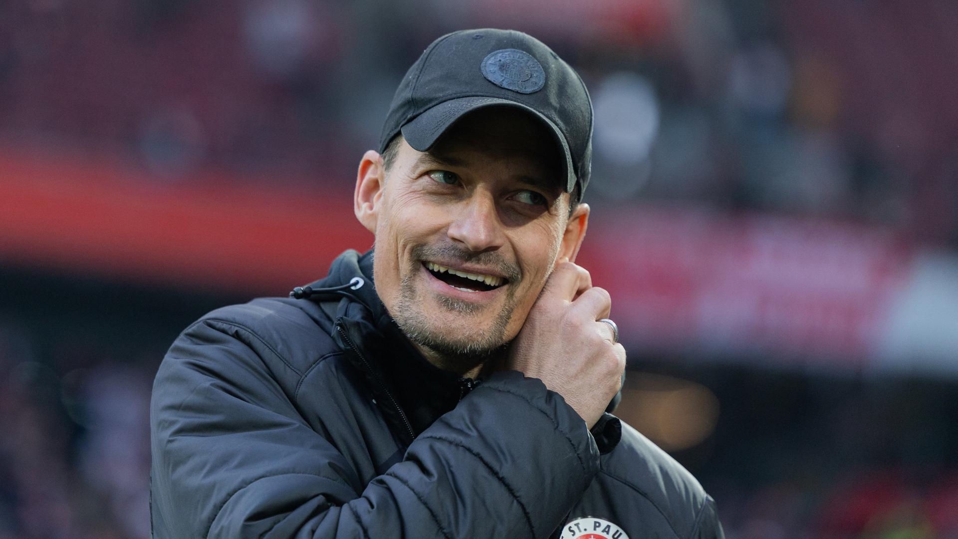 Alexander Blessin am Spielfeldrand | dpa