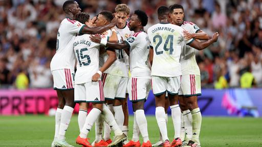 Real Madrid jubelt über den Treffer von Mpabbe