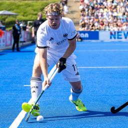 Deutschlands Thies Prinz (l.) und Duell mit Englands Tim Nurse