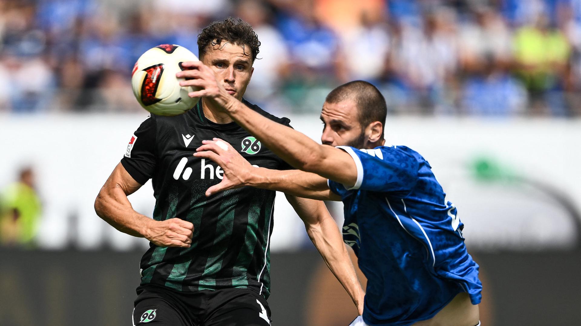 2. Bundesliga: Hannover schlägt Darmstadt dank zwei Handspielen