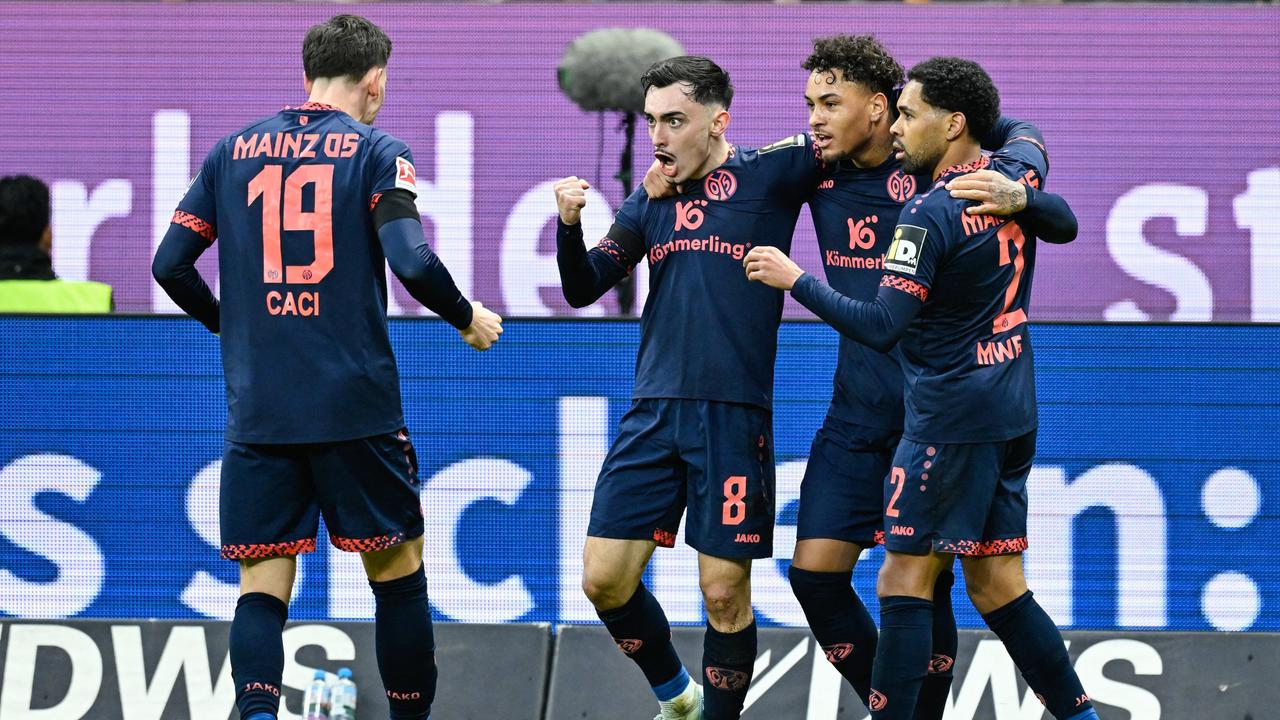 Die Mainzer jubeln in in Frankfurt | dpa