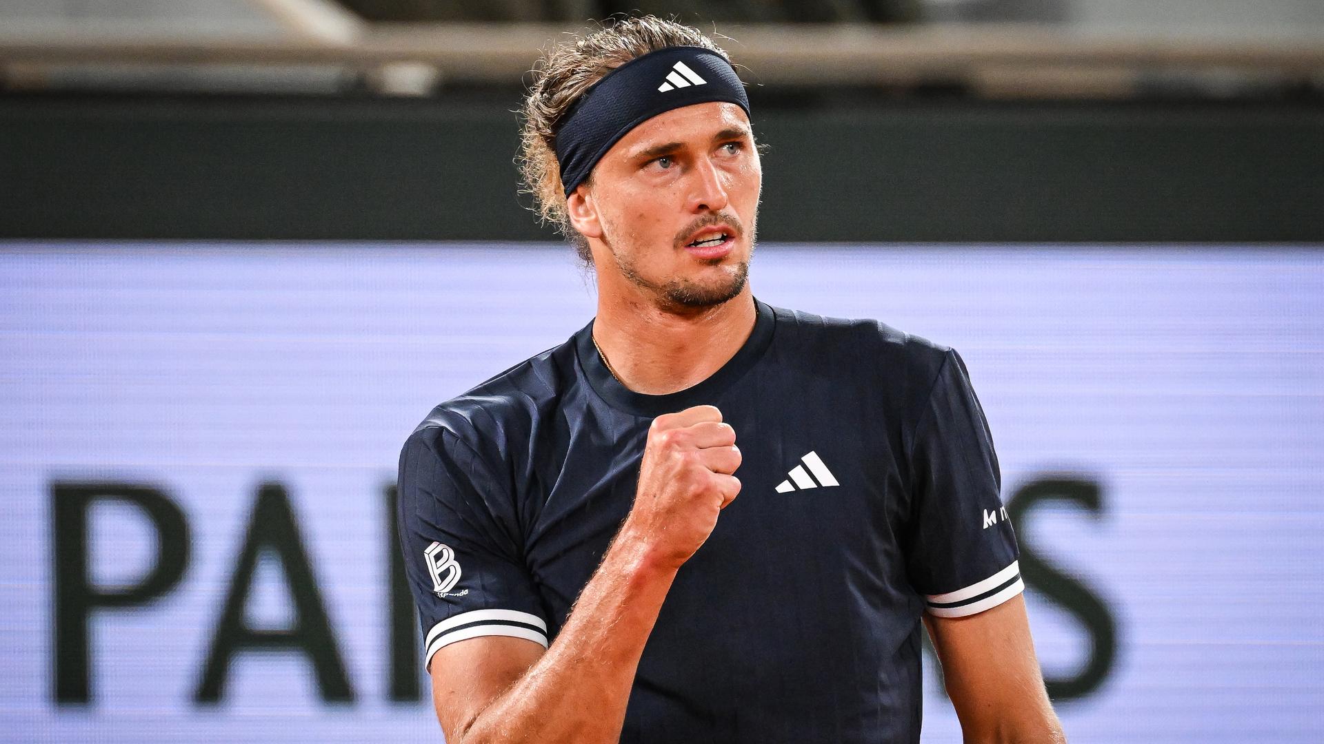 Alexander Zverev ballt nach seinem Sieg gegen Rafael Jodar die Faust | firo Sportphoto/DPPI